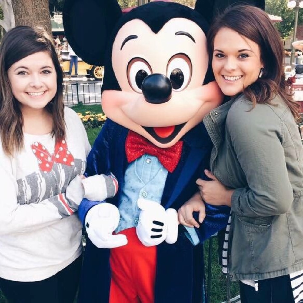 Meet your Poshers, Ashley & Amber